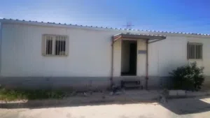 للبيع عدد 8 شبرات موقعيه نظيفه بمحتوياتها