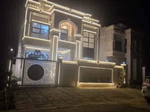 فيلا بموقع مميز جدا بالحيلو 1 قريب من الخدمات ويبعد عن طريق محمد بن زايد 3 دقائق 5 غرف ماستر