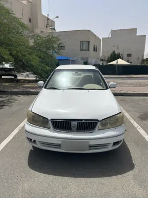 للبيع نيسان سني موديل 2005 لون ابيض For sale: Nissan Sunny 2005 model white color