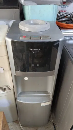 مبرد ماء بقمة النظافه وممتاز جدا(Kenwood)قابل للتفاوض