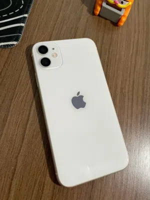 Apple iPhone 11 128 GB in Muscat