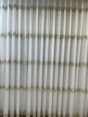 ستائر بحالة ممتازة للبيع