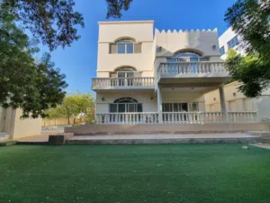 Walk to Qurum Beach & Park- Elegant 6 Bderoom with Pool and Garden- Prime Location