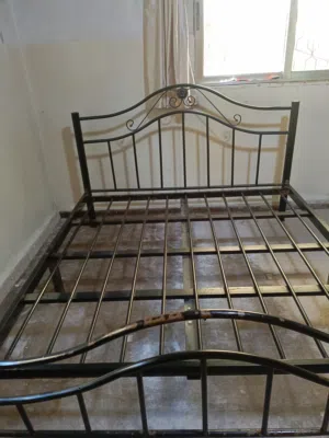 تخت حديد مزدوج