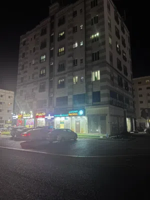 محلات تجاريه للايجار في موقع حيوي ممتاز على الخط الاول مقابل ممشى بسعر مغري جدا