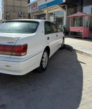 تيوتا كراون ملكه فتحه سقف كفاله من الكص والضربه 2001