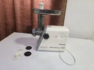 مفرمة لحم وكبة  بانوسونك يابانية 1300واط  A Japanese meat and kubba mincer 1300w