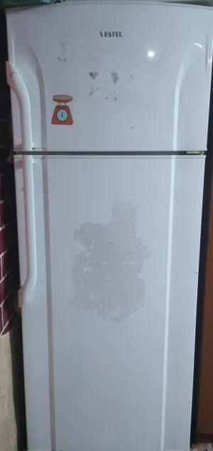 ثلاجة ماركة فيستل اوربي مستعمل للبيع