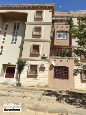 شقة الايجار في عمارات البطاطا بن دخيل دور اول عايلة ليبين او اجانب