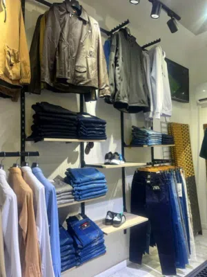 محل ملابس شبابي