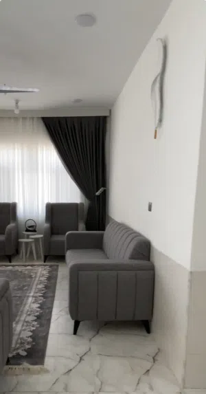 طقم قنفات عصري وأنيق بحالة ممتازة (استخدام قليل جداً)
