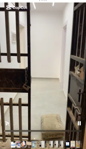 باب خارجي مستعمل