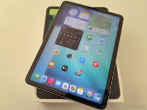 IPAD AIR 4  EXCELLENT CONDITION