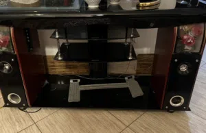 ميز تلفزيون اسود