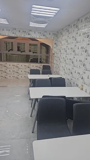 1000 ft² . Landlord4