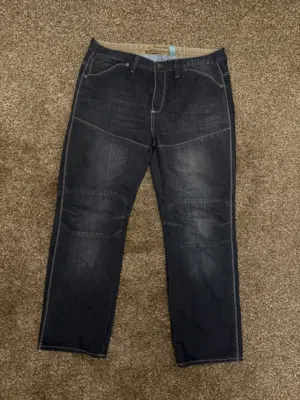 بنطلون جينر لون مميز