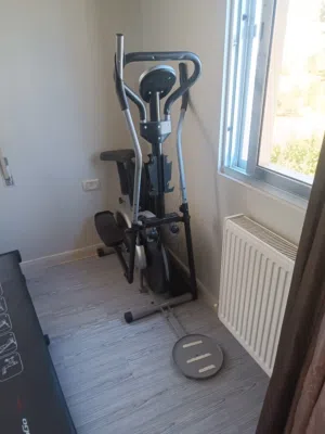 جهاز ايليبتيكال (cross trainer) رياضي منزلي بحاله ممتازه