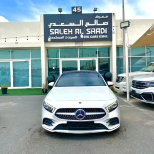 مرسيدس بنز A250 موديل 2019 اللون ابيض داخل احمر خليجي القرقاش