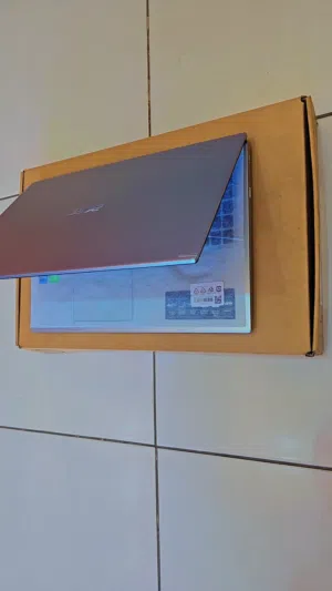 لابتوب ايسر i7 شبه جديد لسه بكرتونته استخدام خفيف جدا جدا مواصفات عاليه مع كرت شاشة خارجي انفيديا