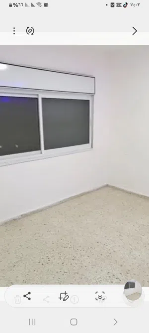 محلات ومعارض تجاريه للبيع في شارع الارسال كل طابق 300 م