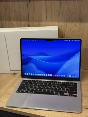 MacBook Air 2025. M4-Chip. 16 RAM. 512 SSD. 13.6-inch