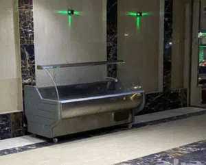 ثلاجه عرض للبيع