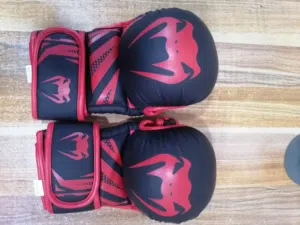 جفوف قفازات mma للهواة او التدريب جفوف فينوم اصليه غير مستعمله لون احمر ماركه عالميه معروفه عرض قوي