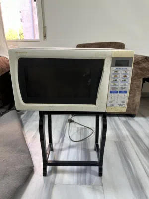 Sharp 20 - 24 Liters Microwave in Amman