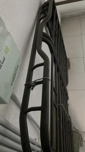حمالة سقف بحالة الجديد بالإضافة إلى مرابط خاصة عدد 4 لغايات تثبيت السلة