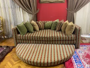 كنبة دريم 2 في 1 تتحول لسرير دائري تصميم ملكي يجمع بين الأناقة والعملية الحل الذكي للمساحات الأنيقة