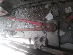 مقص حديد واقفال و شبك