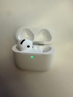 AirPods 4 مستعمل فردة شمال مع الكيس