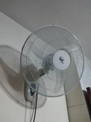 مروحة هوم الكتريك تعليق جانبيه حجم كبير بحاله ممتازه