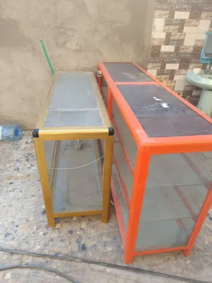 عارضات محل .ورفوف