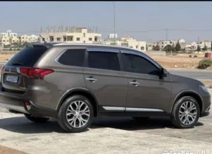 متسوبيشي اوت لاندر
