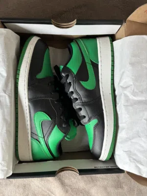 Air Jordan 1 low “lucky green” sneakers