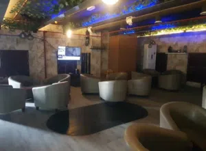 مطعم مجهز بالكامل للايجار الشهري بسعر مغري