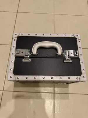 حقيبة كبيرة للمكياج