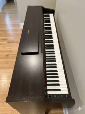 بيانو رقمي فاخر من ماركة ياماها (Yamaha) العالمية، موديل YDP-123