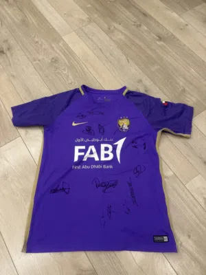 Al ain T-shirt signed by Al ain players