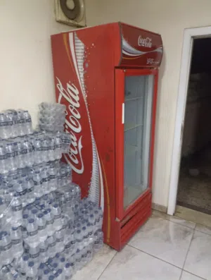 ثلاجة عرض ماء كوكاكولا
