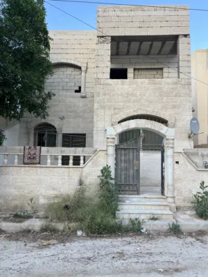 120 m2 2 Bedrooms Townhouse for Sale in Zarqa Jabal Tareq