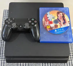 للبيع بلايستيشن 4 1000 جيبي