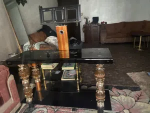 طاوله شاشه بحال الوكاله للبيع الجبيهه