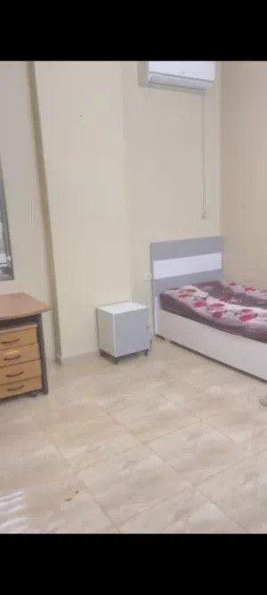 شقة استثمارية مقابل الاكاديمية تشطيب ممتاز