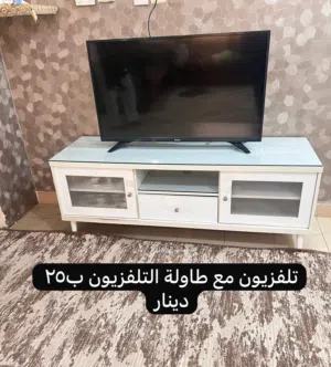 تلفزيون Dexon مع طاولته