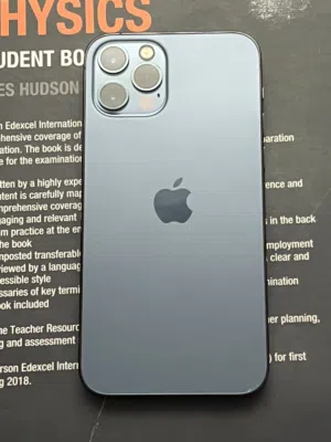 iPhone 12 Pro 128 GB. Excellent condition. Battery change. Negotiable price.