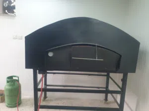 فرن بيتزا كبير