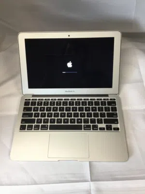 MacBook Air موديل عام 2013 بحال الوكاله