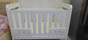 سرير أطفال من جونيور نظيف وبحاله ممتازه